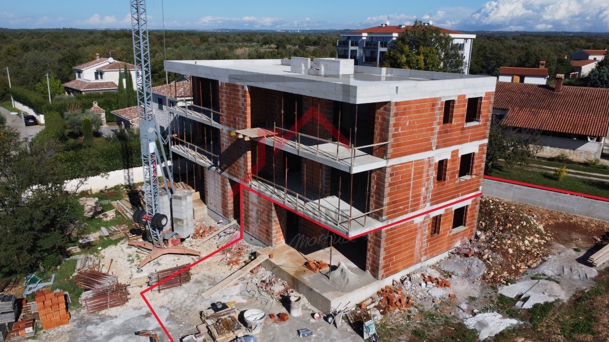 Appartamento al piano terra con due camere da letto e ampio cortile