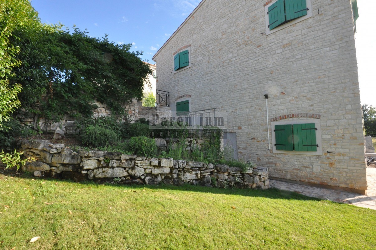 Parenzo, dintorni, casa in pietra con piscina e vista mare