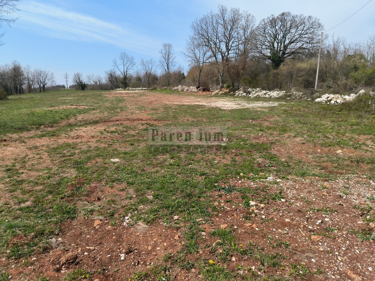 Višnjan, dintorni, terreno in un ambiente tranquillo