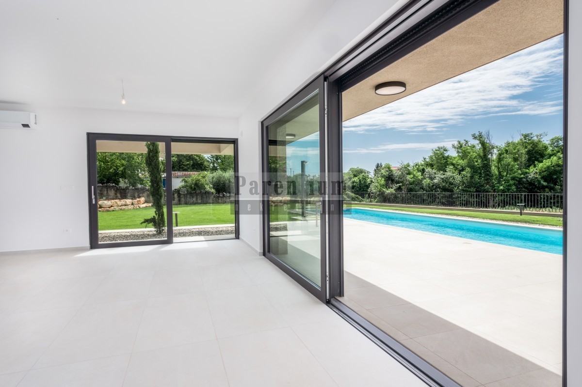 Dintorni di Parenzo, villa moderna di lusso con piscina e sauna!