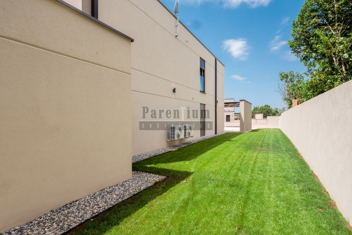 Dintorni di Parenzo, villa moderna di lusso con piscina e sauna!