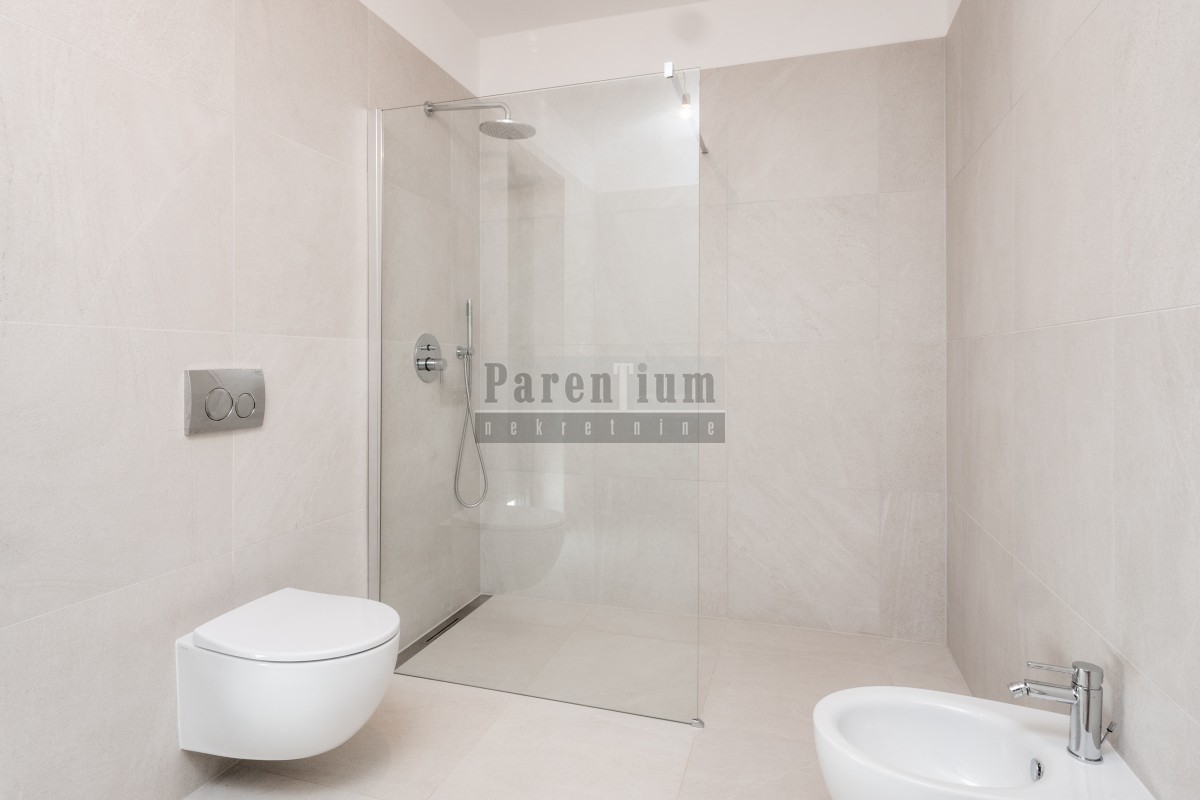 Dintorni di Parenzo, villa moderna di lusso con piscina e sauna!
