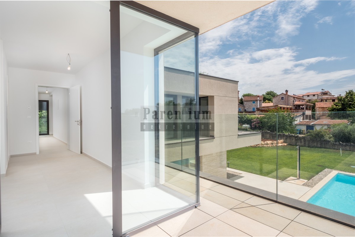 Dintorni di Parenzo, villa moderna di lusso con piscina e sauna!