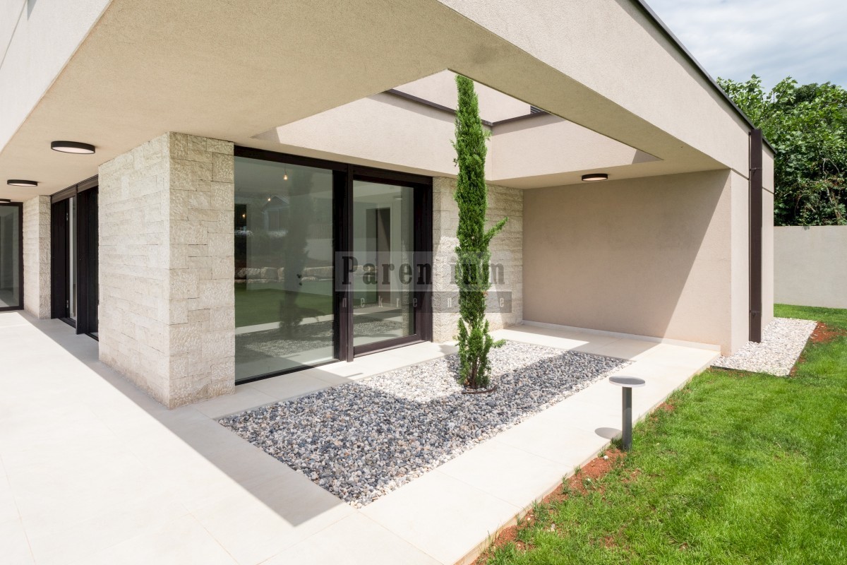 Dintorni di Parenzo, villa moderna di lusso con piscina e sauna!
