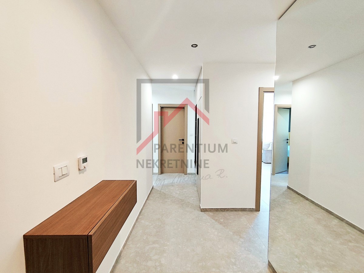 Istria, zona Parenzo - Appartamento di design con tre camere da letto e vista mare - nuova costruzione