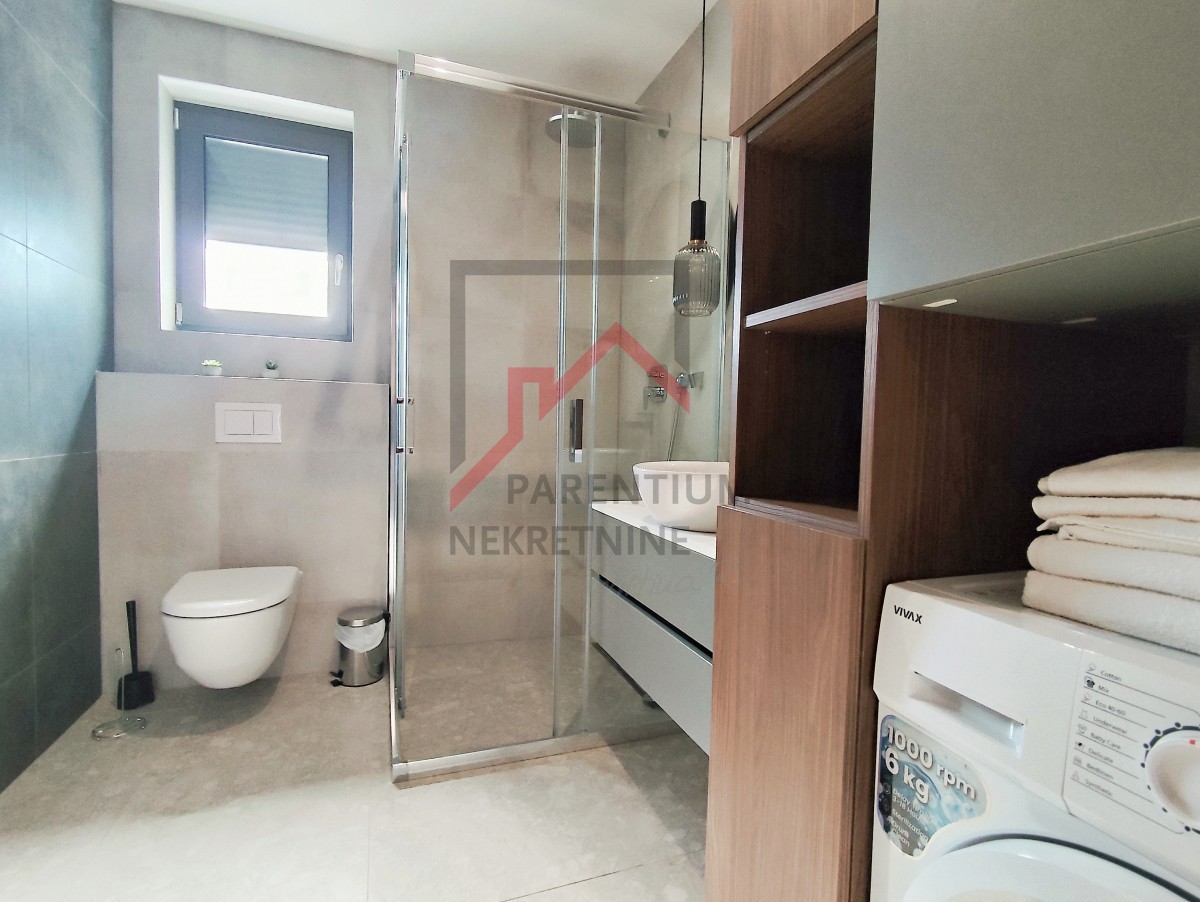 Istria, zona Parenzo - Appartamento di design con tre camere da letto e vista mare - nuova costruzione