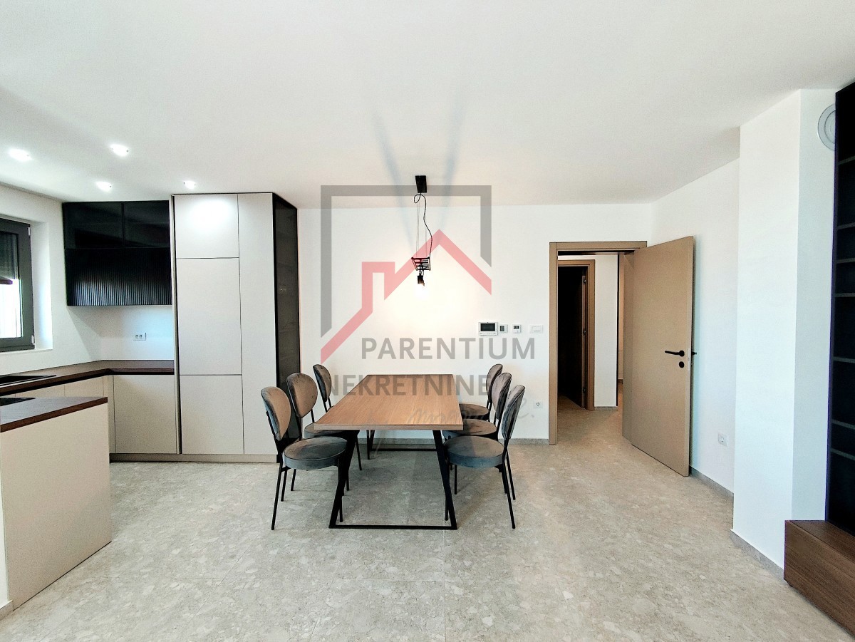 Istria, zona Parenzo - Appartamento di design con tre camere da letto e vista mare - nuova costruzione