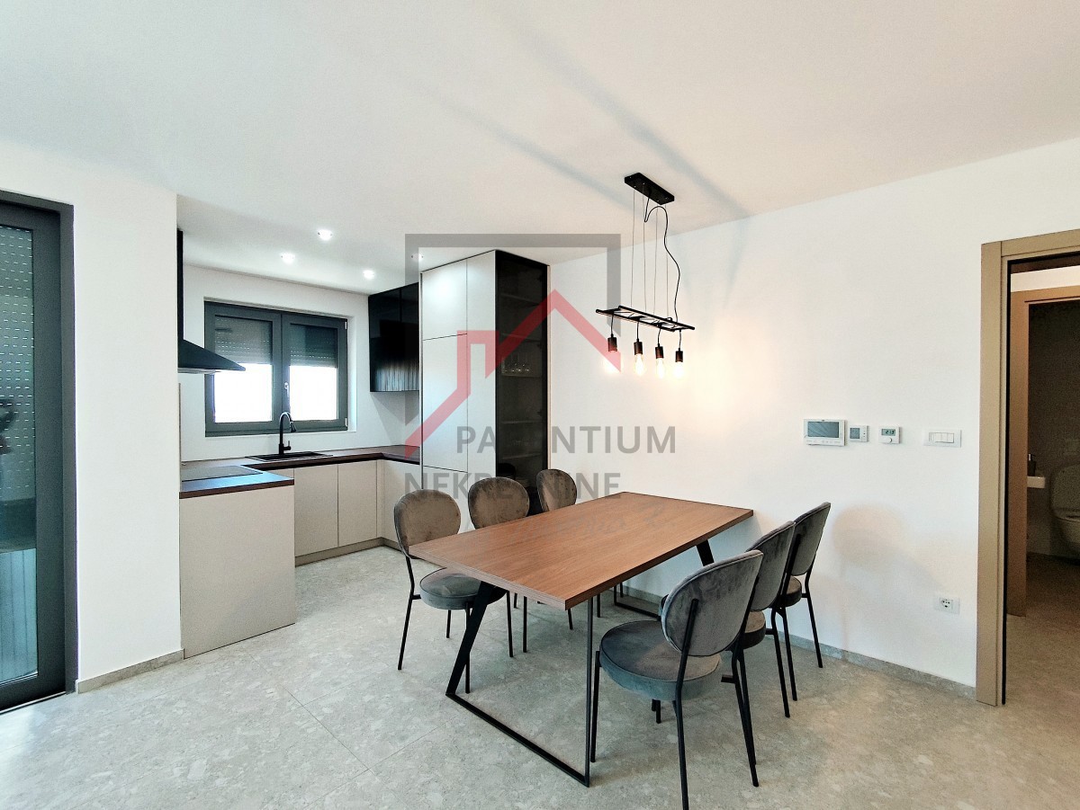 Istria, zona Parenzo - Appartamento di design con tre camere da letto e vista mare - nuova costruzione