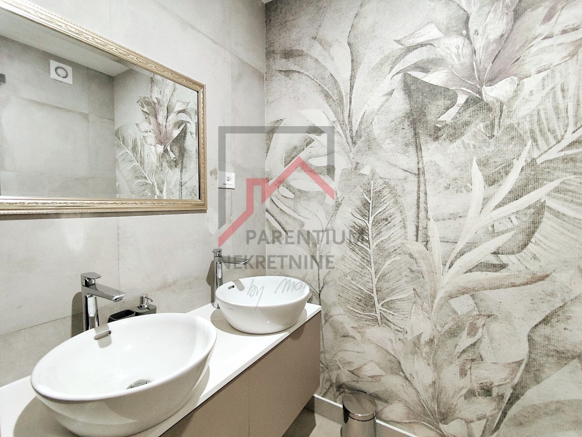 Istria, zona Parenzo - Appartamento di design con tre camere da letto e vista mare - nuova costruzione