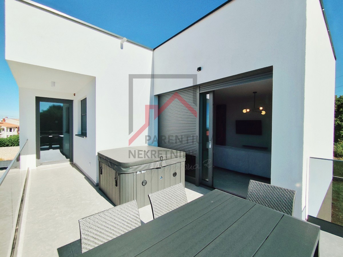 Istria, zona Parenzo - Appartamento di design con tre camere da letto e vista mare - nuova costruzione