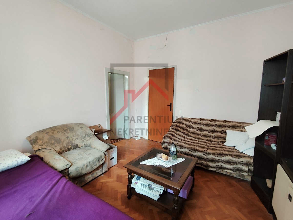 Istria, centro di Parenzo - Appartamento al mare da ristrutturare completamente