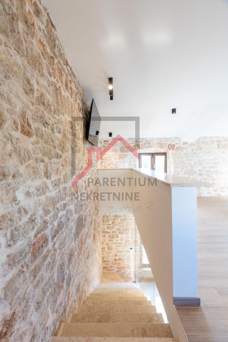 Istria, zona di Parenzo - Elegante casa in pietra con piscina, privacy e decorazioni superbe