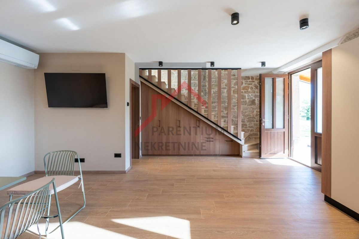 Istria, zona di Parenzo - Elegante casa in pietra con piscina, privacy e decorazioni superbe