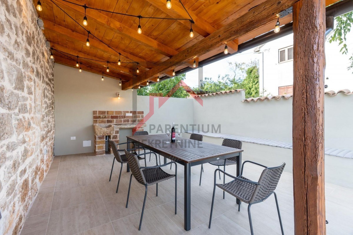 Istria, zona di Parenzo - Elegante casa in pietra con piscina, privacy e decorazioni superbe