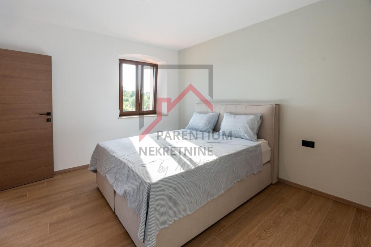 Istria, zona di Parenzo - Elegante casa in pietra con piscina, privacy e decorazioni superbe