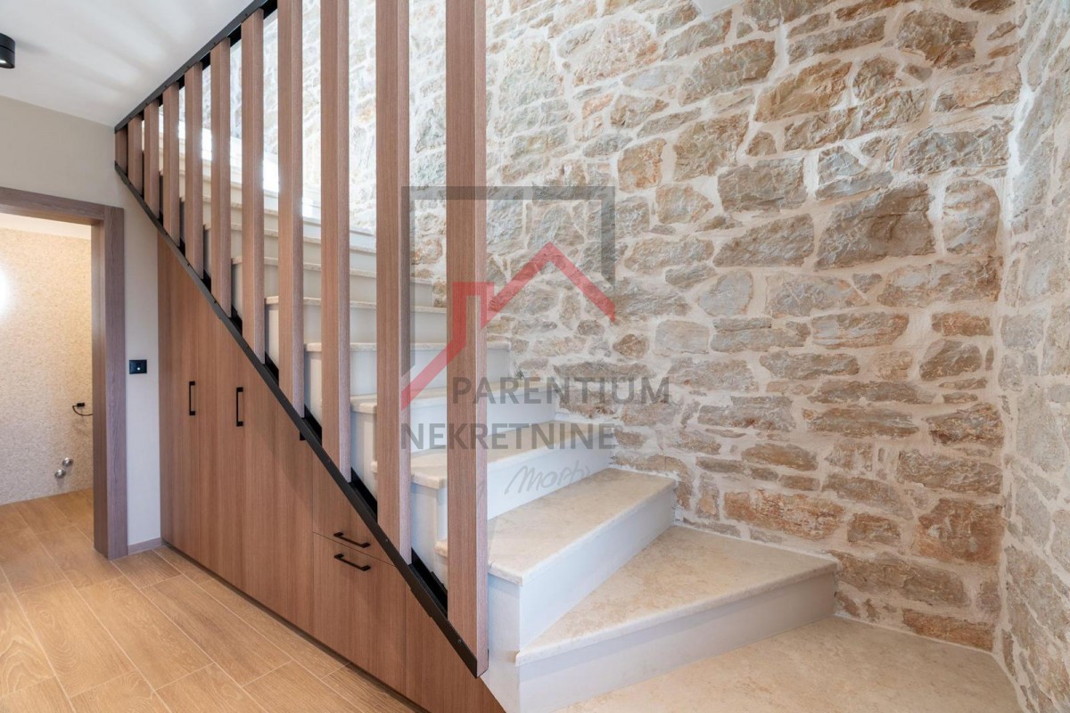 Istria, zona di Parenzo - Elegante casa in pietra con piscina, privacy e decorazioni superbe