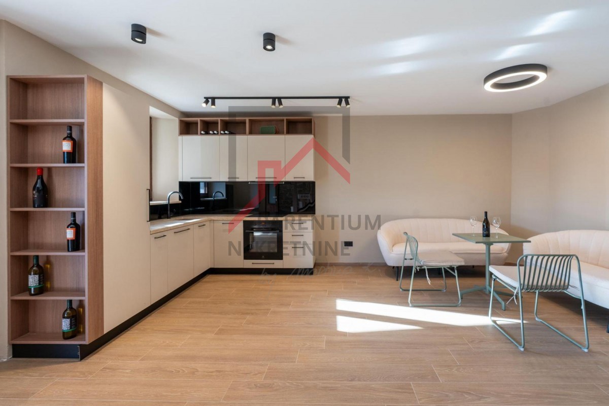 Istria, zona di Parenzo - Elegante casa in pietra con piscina, privacy e decorazioni superbe