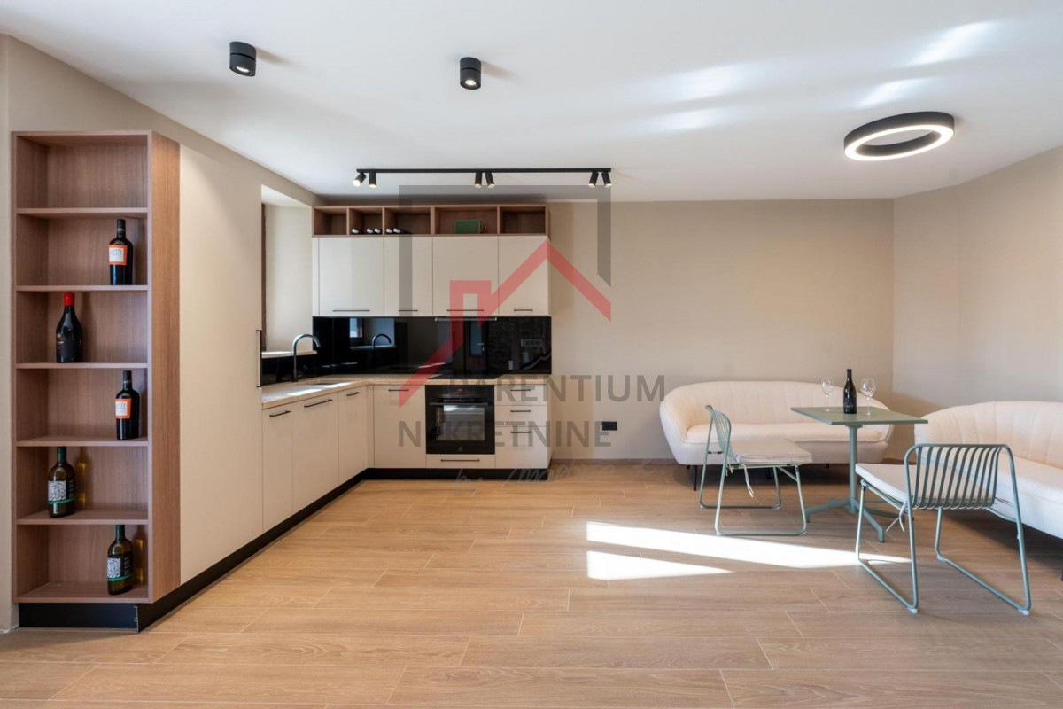 Istria, zona di Parenzo - Elegante casa in pietra con piscina, privacy e decorazioni superbe