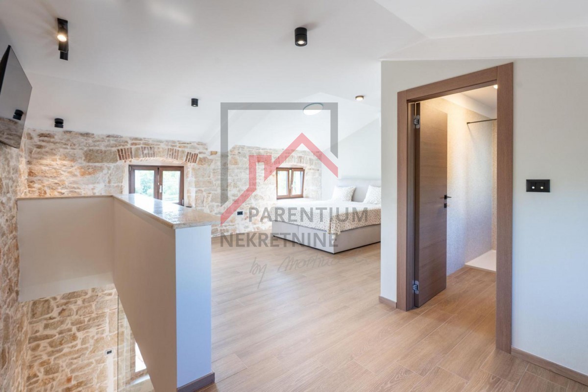 Istria, zona di Parenzo - Elegante casa in pietra con piscina, privacy e decorazioni superbe