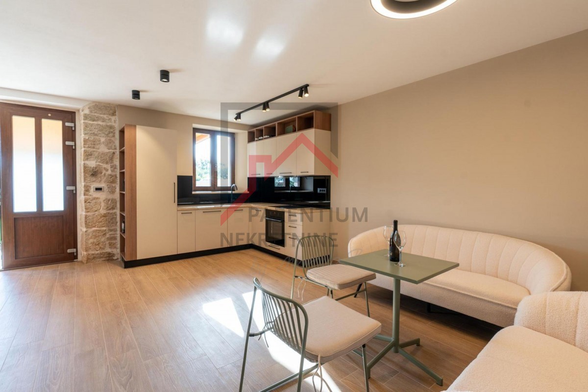 Istria, zona di Parenzo - Elegante casa in pietra con piscina, privacy e decorazioni superbe