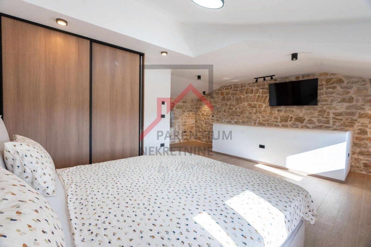 Istria, zona di Parenzo - Elegante casa in pietra con piscina, privacy e decorazioni superbe