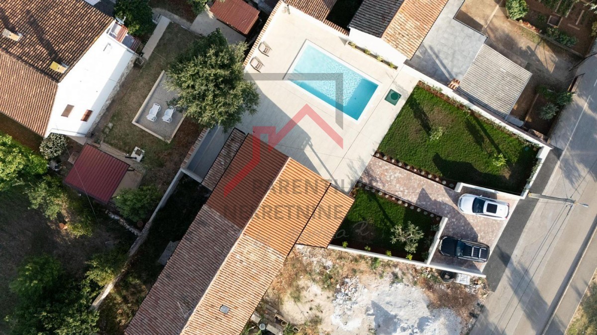 Istria, zona di Parenzo - Elegante casa in pietra con piscina, privacy e decorazioni superbe