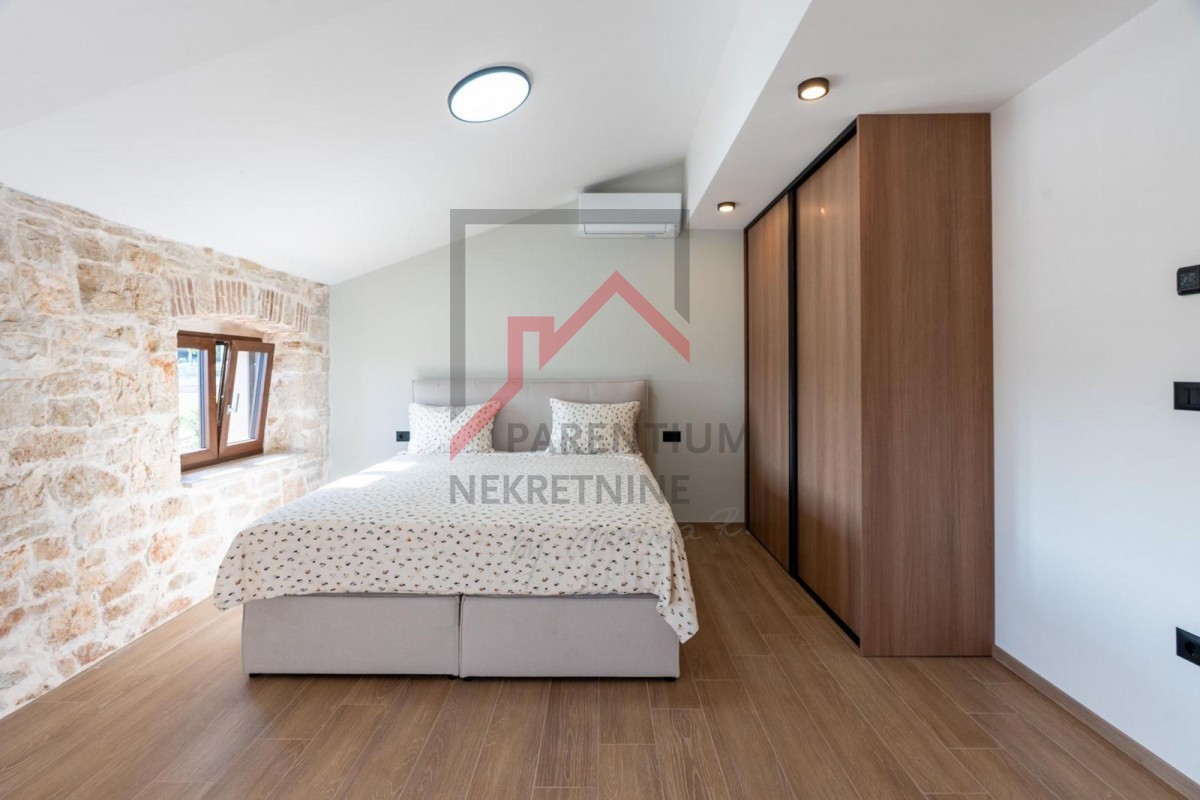 Istria, zona di Parenzo - Elegante casa in pietra con piscina, privacy e decorazioni superbe