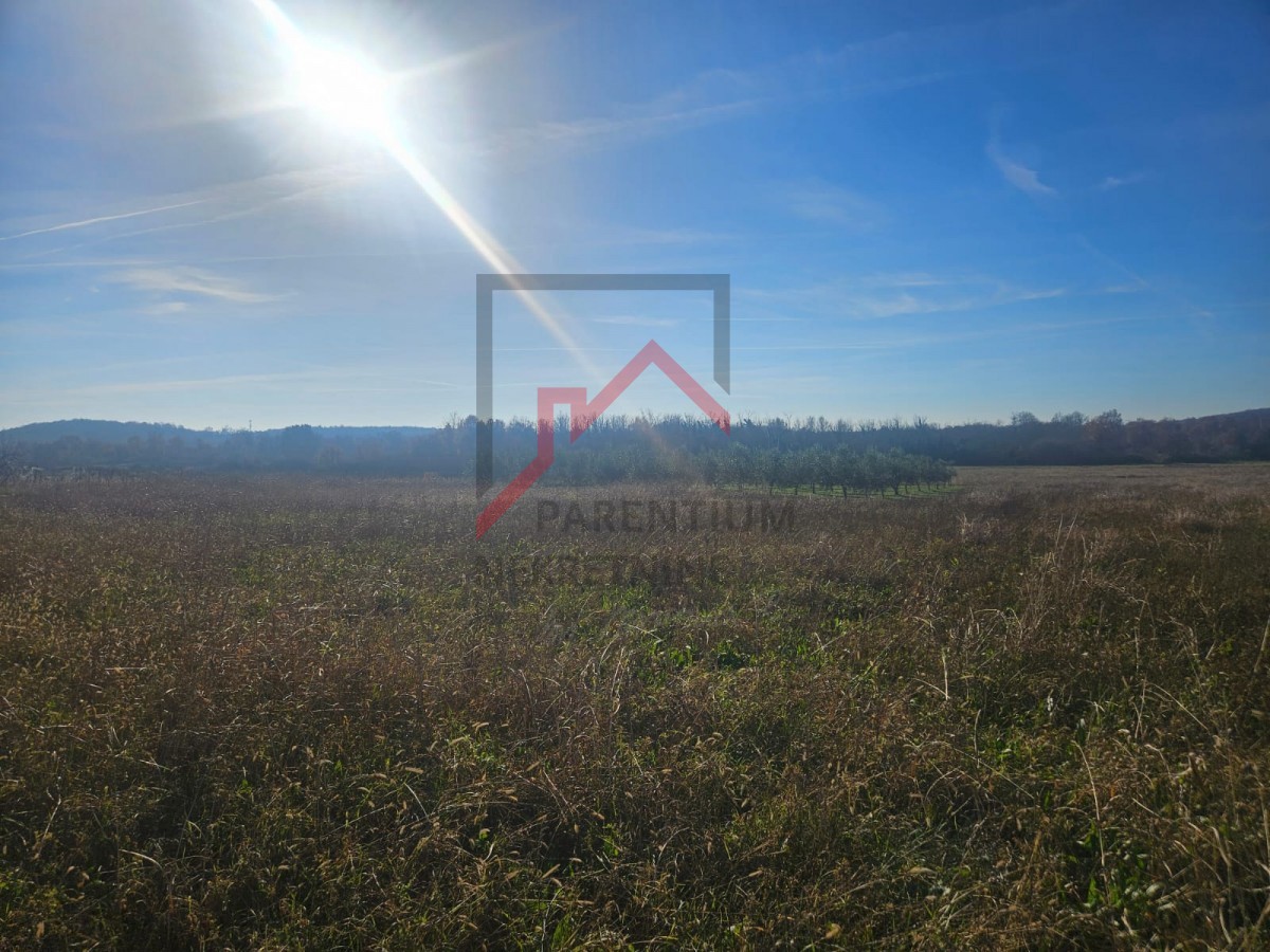 Terreno edificabile in una posizione tranquilla con una splendida vista sulla natura!!!
