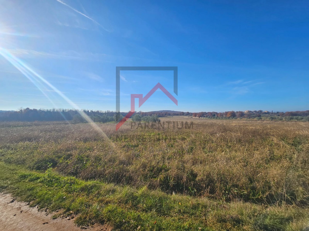Terreno edificabile in una posizione tranquilla con una splendida vista sulla natura!!!