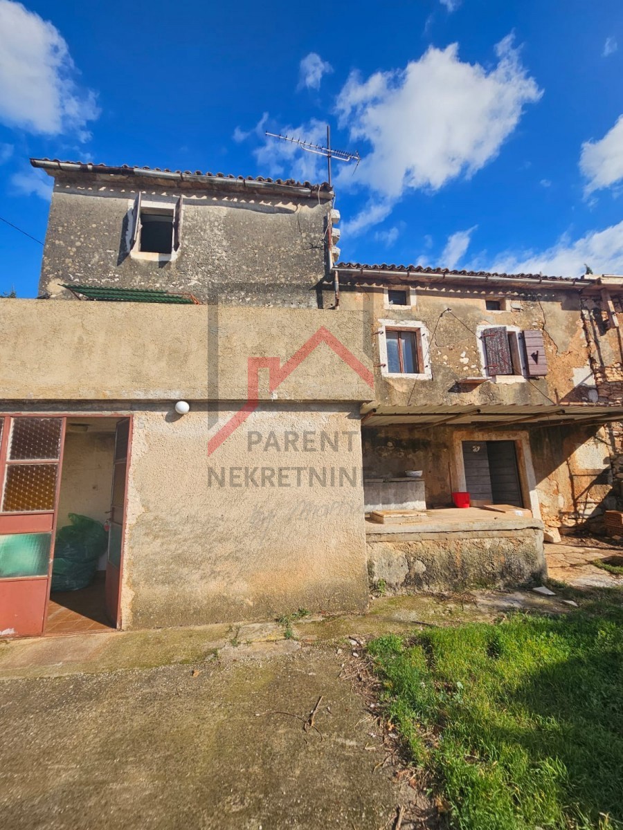 Steinhaus zur Renovierung – mit Meerblick