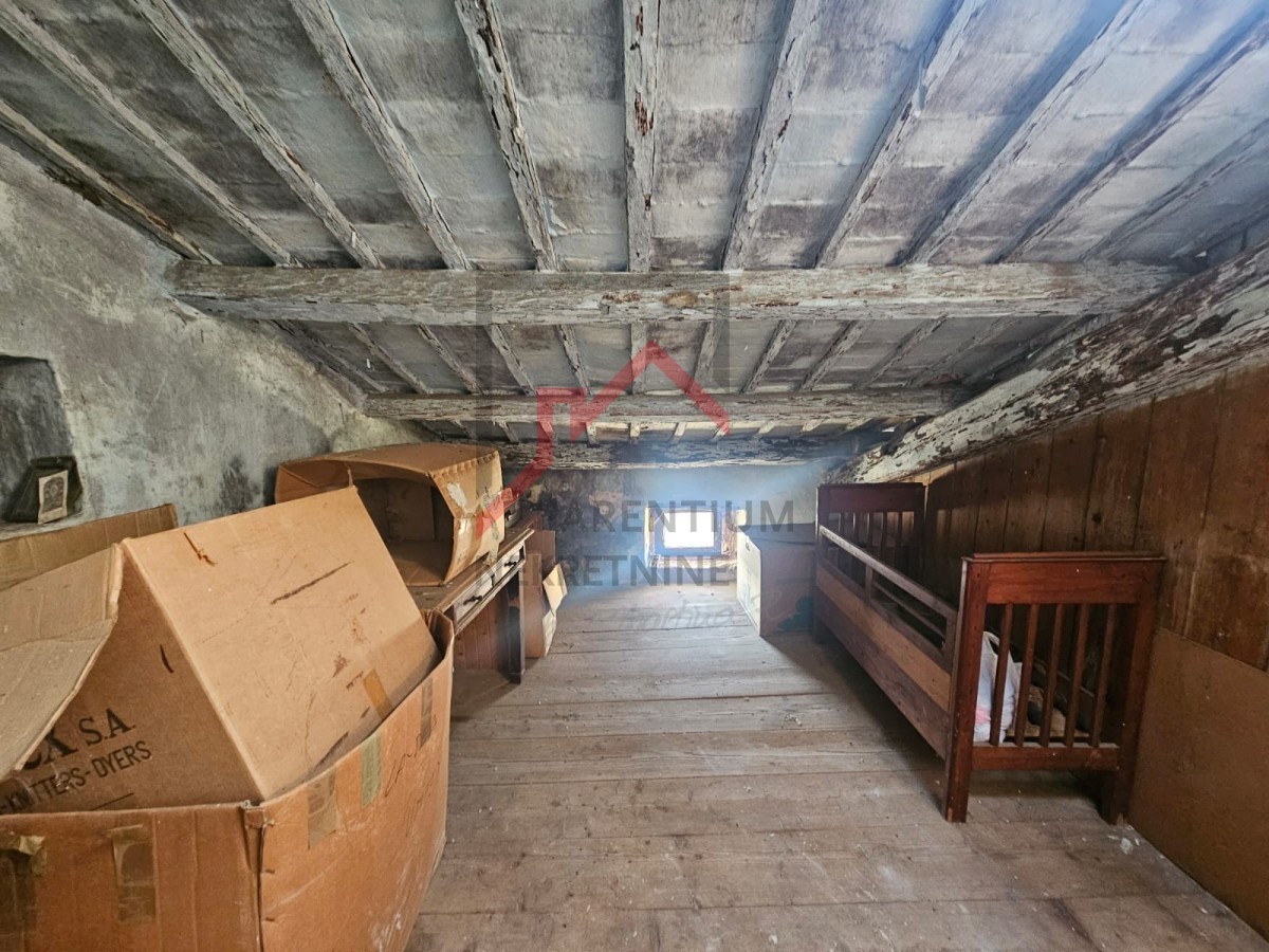 Steinhaus zur Renovierung – mit Meerblick