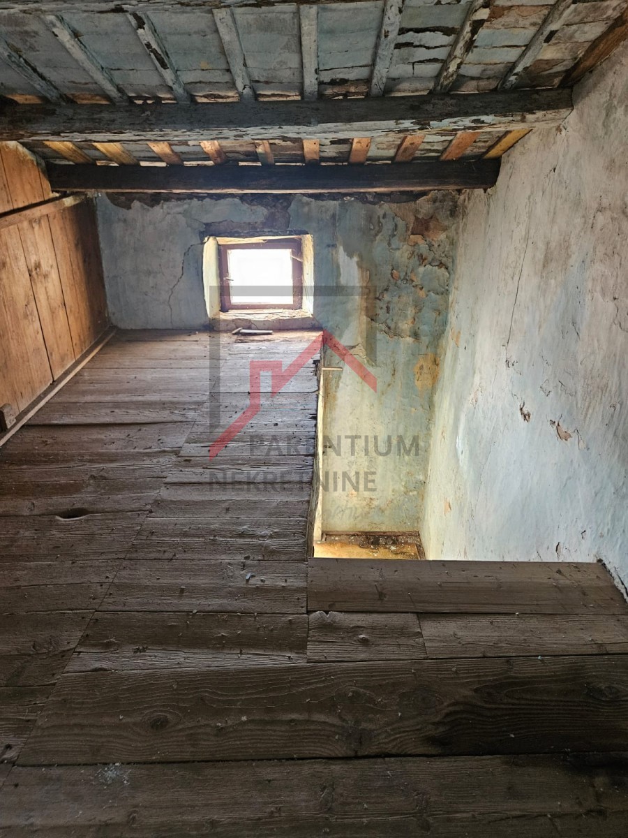 Steinhaus zur Renovierung – mit Meerblick