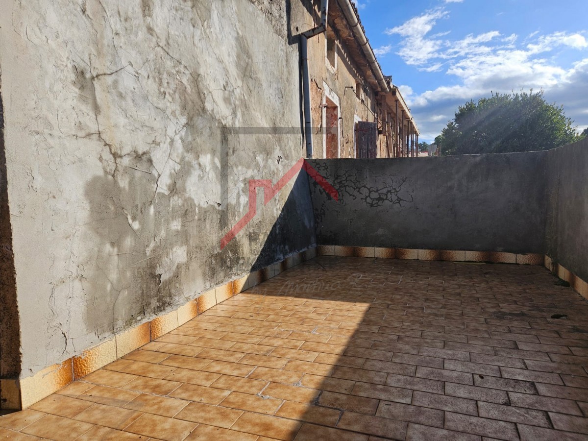 Steinhaus zur Renovierung – mit Meerblick