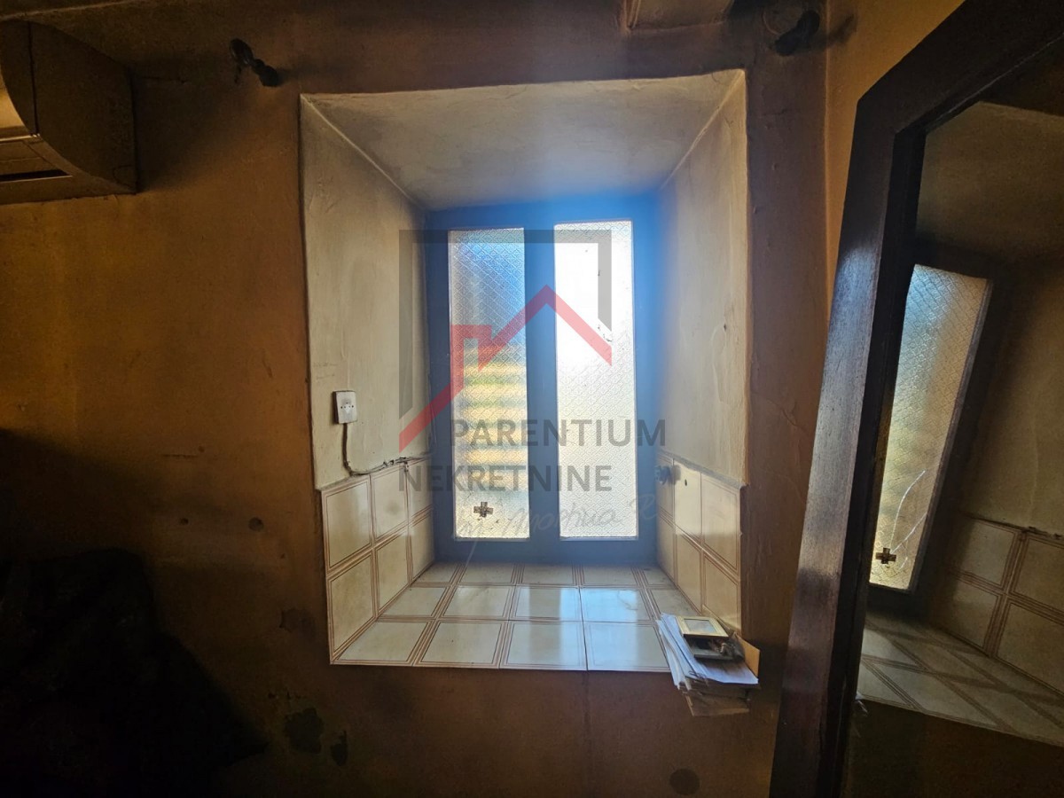 Steinhaus zur Renovierung – mit Meerblick