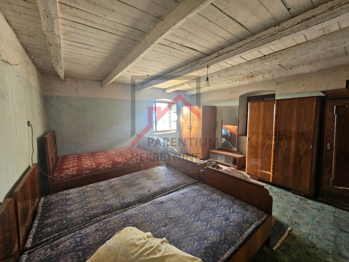 Steinhaus zur Renovierung – mit Meerblick