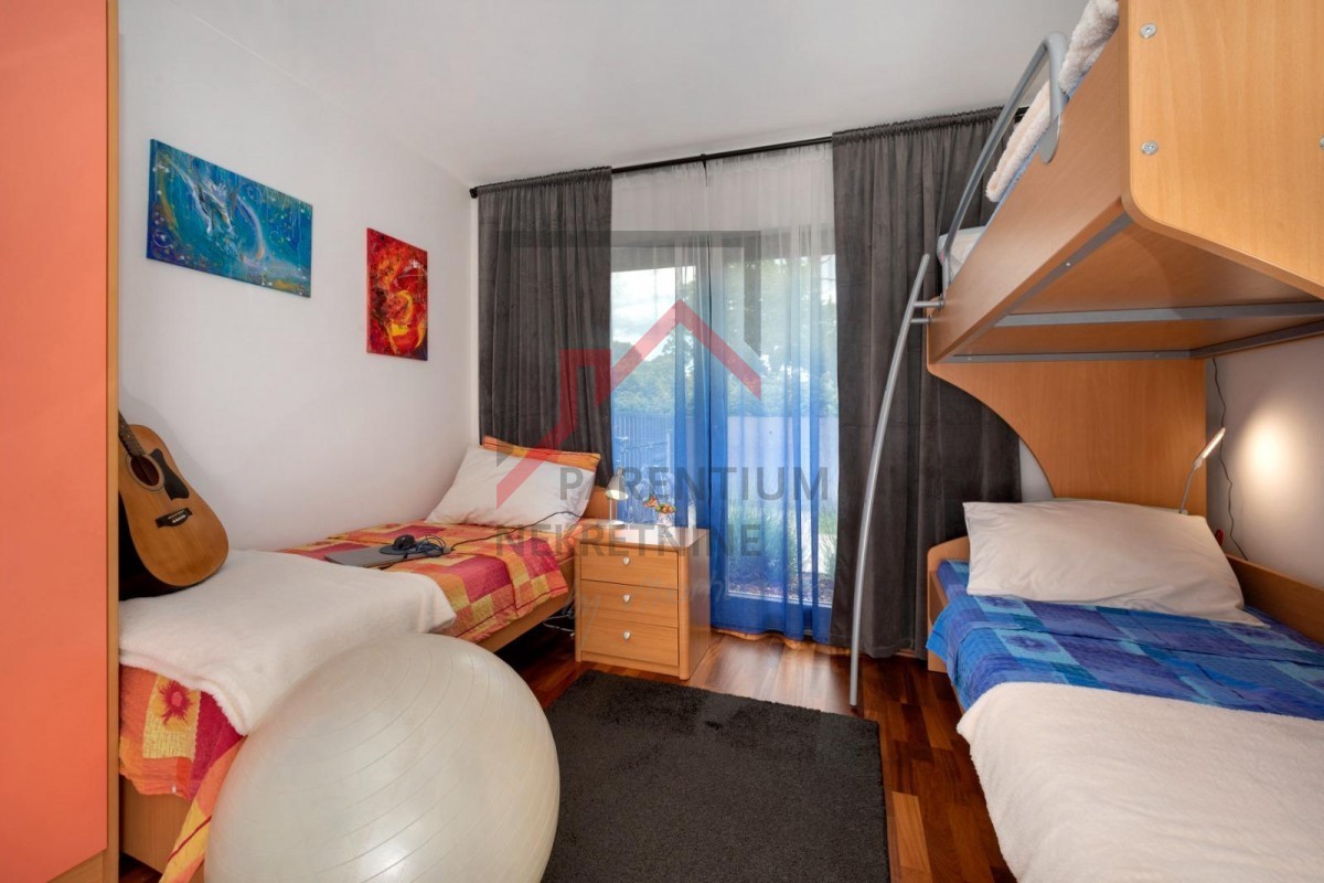 Istria, Parenzo - Appartamento al piano terra con piscina a 3 km dal mare