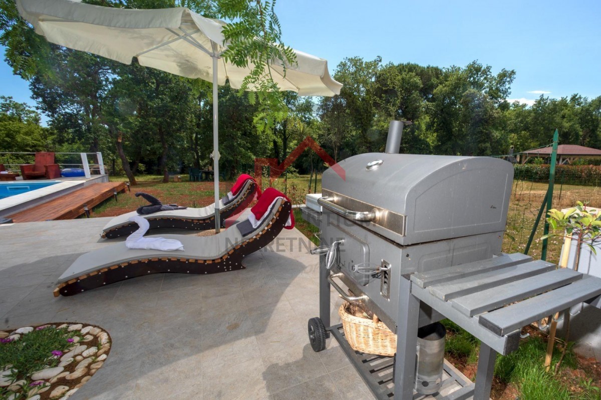 Istria, Parenzo - Appartamento al piano terra con piscina a 3 km dal mare