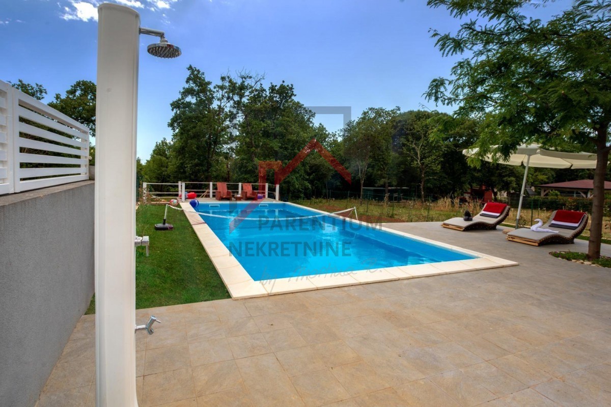 Istria, Parenzo - Appartamento al piano terra con piscina a 3 km dal mare