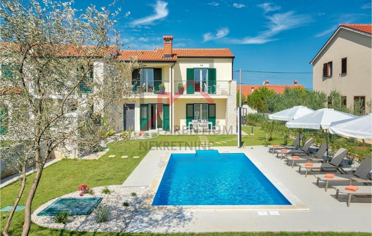 Istria, Parenzo - Bellissima villa bifamiliare con piscina