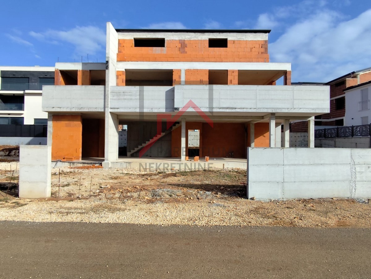 Istria, Parenzo - Casa bifamiliare a 600 metri dal mare