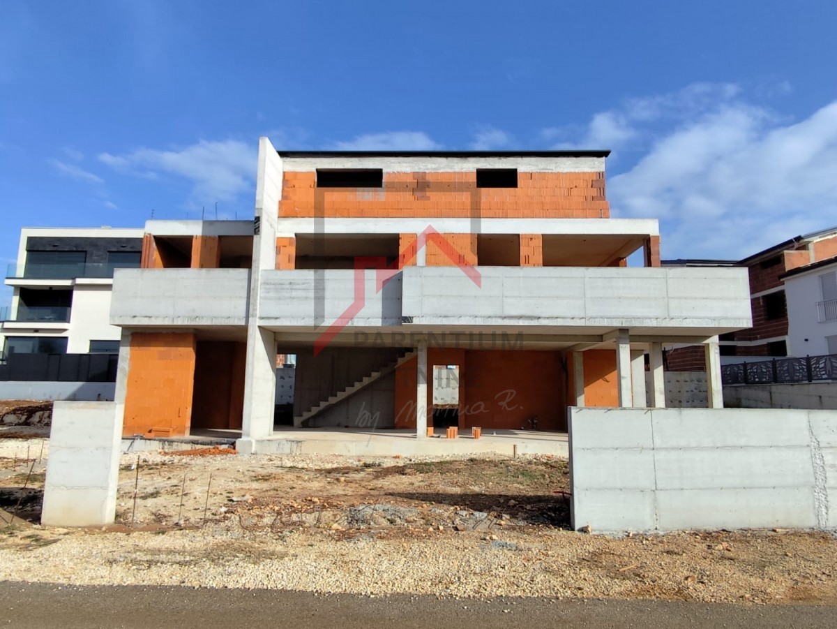 Istria, Parenzo - Casa bifamiliare a 600 metri dal mare