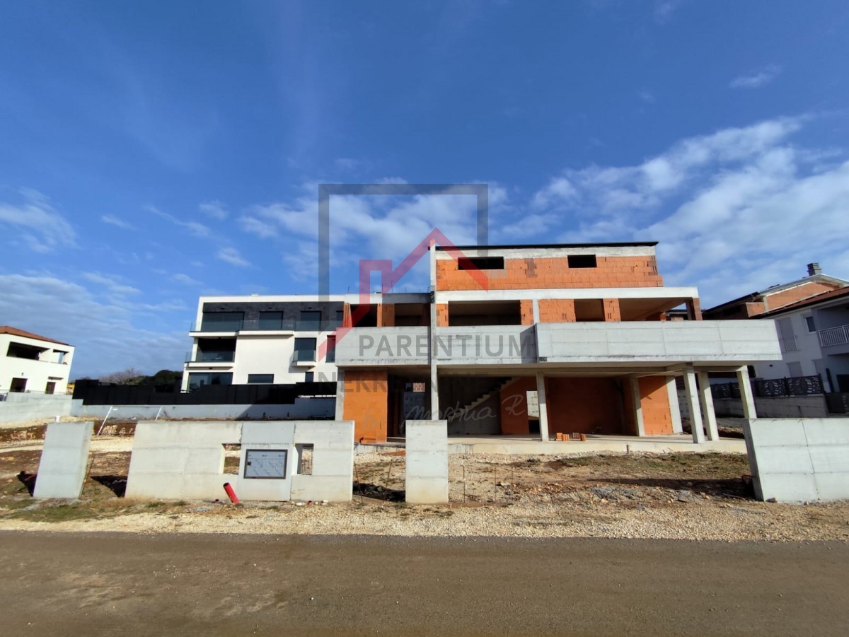 Istria, Parenzo - Casa bifamiliare a 600 metri dal mare