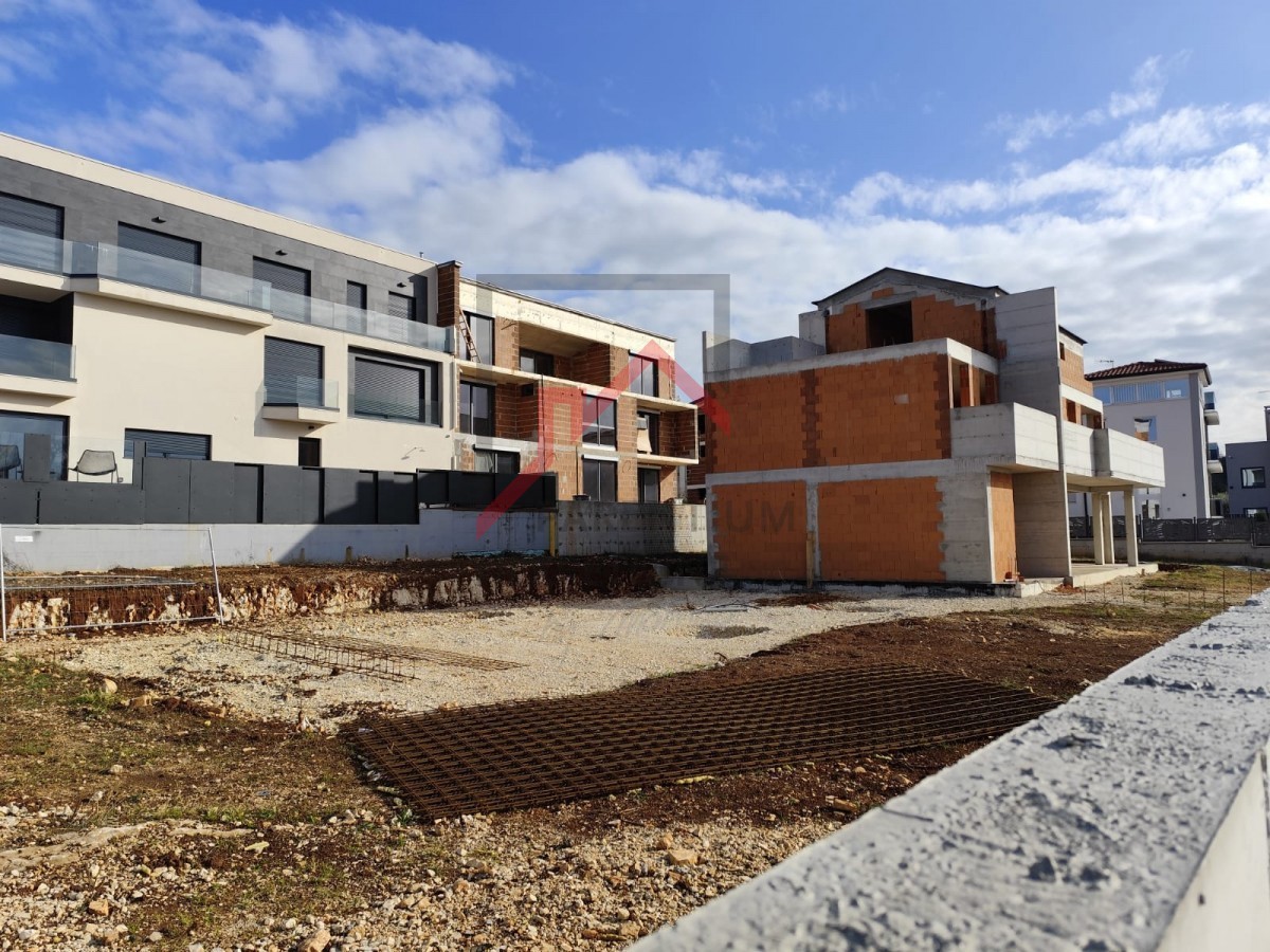 Istria, Parenzo - Casa bifamiliare a 600 metri dal mare