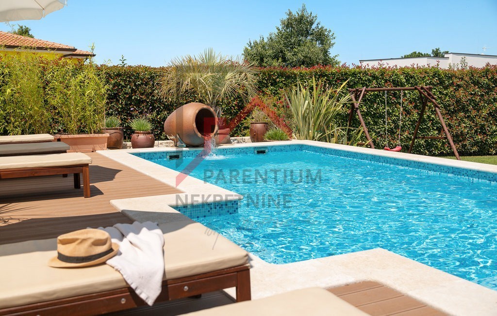 Istria, Parenzo - Villa di lusso con piscina vicino a Parenzo - casa ideale o investimento