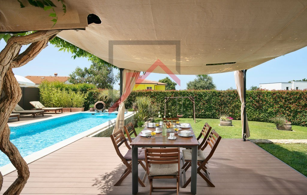 Istria, Parenzo - Villa di lusso con piscina vicino a Parenzo - casa ideale o investimento