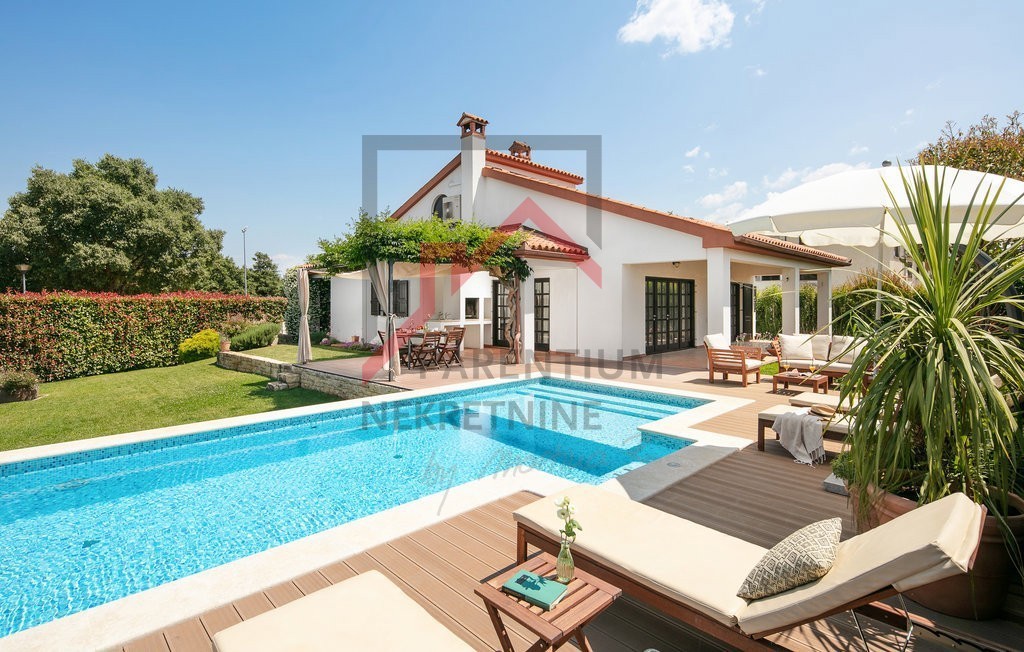 Istria, Parenzo - Villa di lusso con piscina vicino a Parenzo - casa ideale o investimento