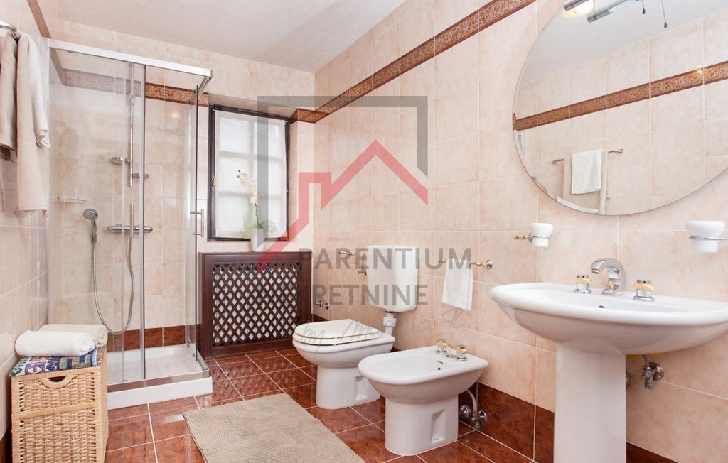 Istria, Parenzo - Villa di lusso con piscina vicino a Parenzo - casa ideale o investimento