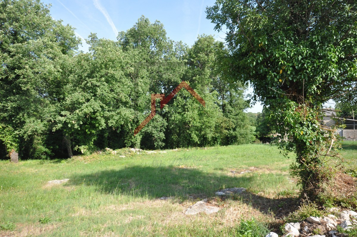 Terreno edificabile per la costruzione di più case - 3266m2