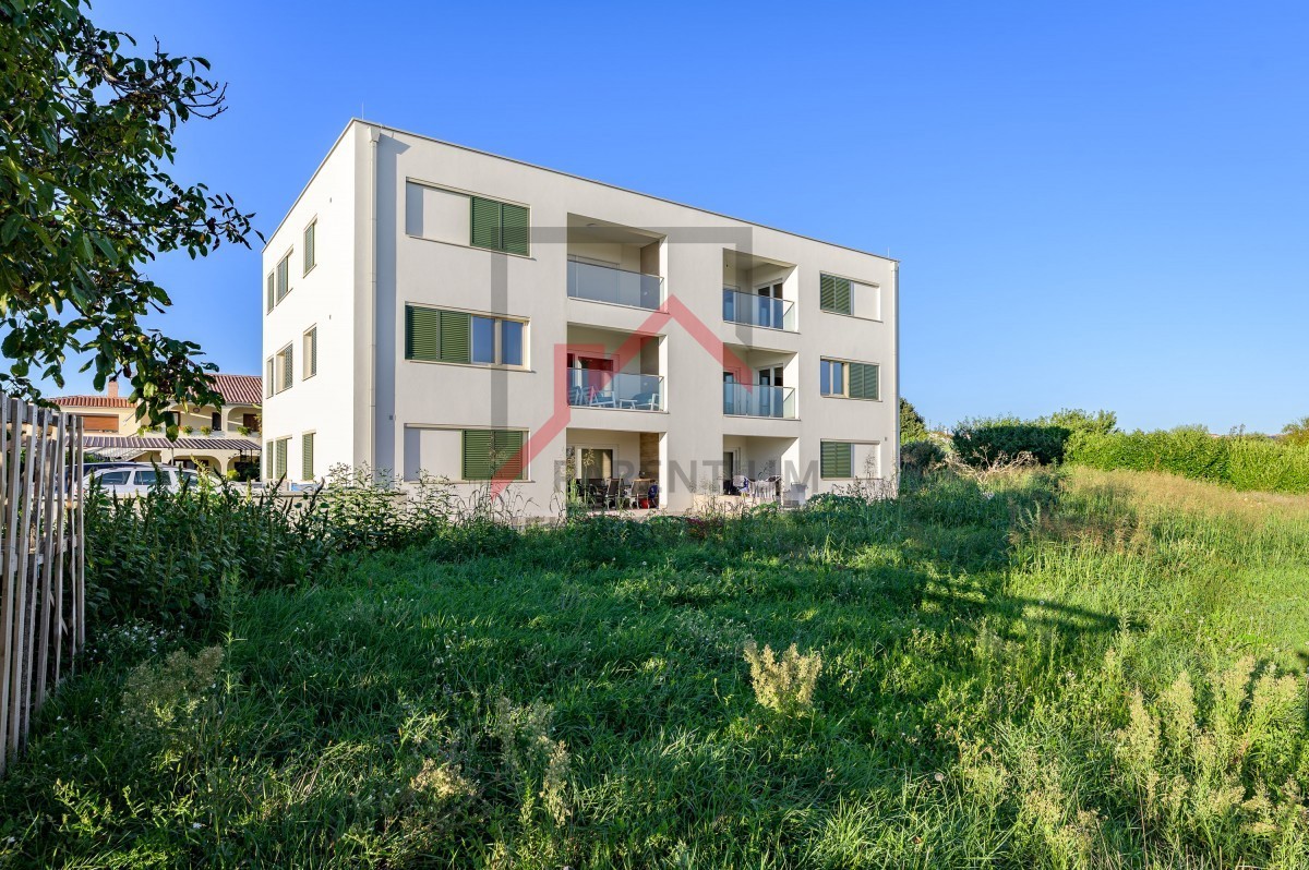 Parenzo - appartamento con tre camere da letto, arredato e vicino al mare