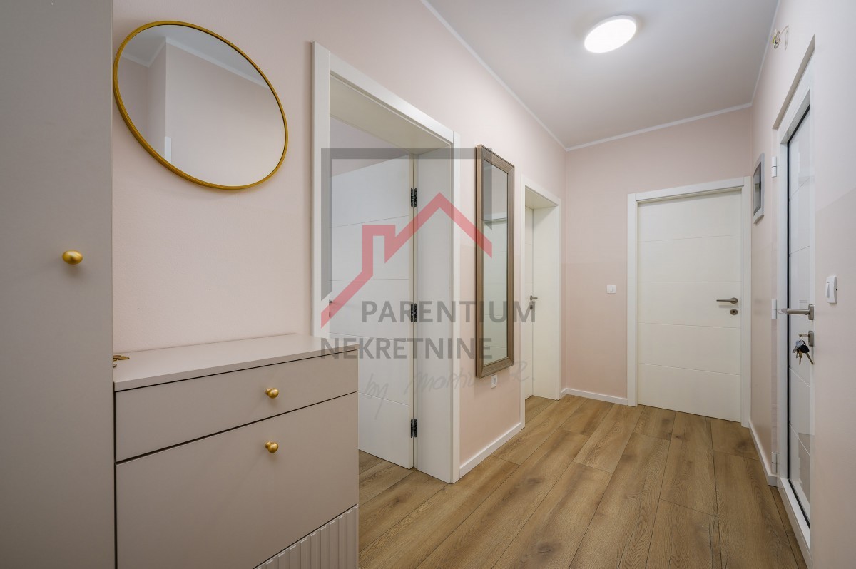 Parenzo - appartamento con tre camere da letto, arredato e vicino al mare